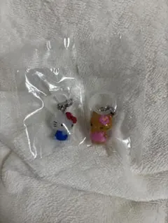 ハローキティめじるしチャーム　カプセルトイ