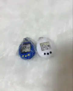 たまごっちシャカシャカチャームコレクション 紺 みみっち 白 くちぱっち