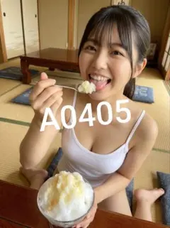 A0405【AI美女】 L判写真　カキ氷を食べるタンクトップ美女 aiart