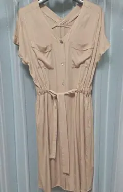 【美品】le.coeur blanc ベージュ Vネックワンピース