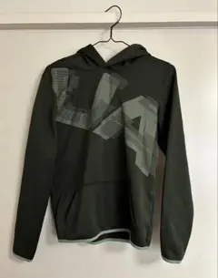 Under Armour ジュニア　オリーブグリーン パーカー