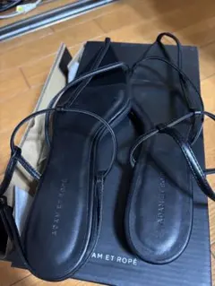 ADAM ET ROPE' バックストラップフラットサンダル ブラックのサムネイル