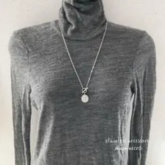 オールステンレス製 ロングチェーンマンテルネックレス コインモチーフ付き