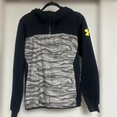 Under Armour フード付きハーフジップパーカー S/M ブラック/迷彩