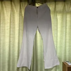 GU ホワイト フレアパンツ