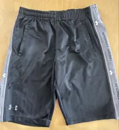 黒 ショートパンツ