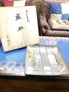 【新品】たち吉 大型角皿 盛皿 金彩草花のサムネイル