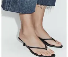ZARA トングサンダル キトゥンヒール ブラック38のサムネイル