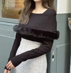ファー付きオフショルダー長袖ニット