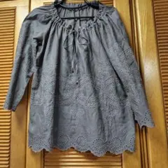 自由区　カットレース　ブラウス38 チャコールカーキ