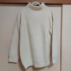 アイボリー タートルネックニット