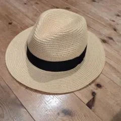 ベージュ フェドーラハット 黒リボン付き