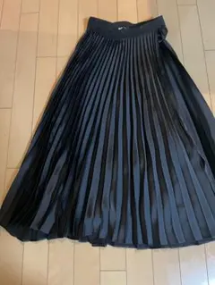 UNIQLO x Theory ブラック プリーツスカート