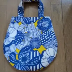 ハンドメイド　エコバッグ　丸いトートバック　花柄　紺のサムネイル
