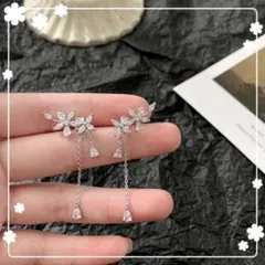 キラキラ✨フラワーピアス　ゆれる　クリスタル　シルバー　フォーマル　ピアス