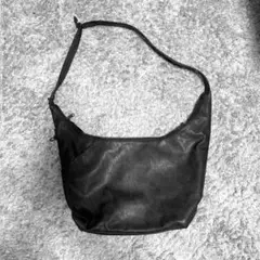 GU合成皮革ショルダーバッグ