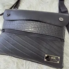 【良品】シール トラベルサコッシュウォレット ショルダーバッグ ブラック系のサムネイル