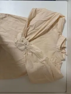 ベージュリボン付き長袖シャツ