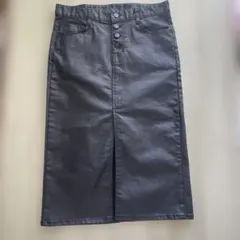 レザー風タイトスカート 前スリット ボタンフロント付き　黒