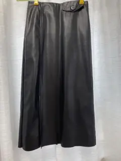 マノルバ　合皮スカート　黒