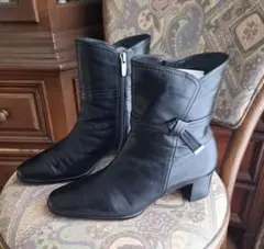 黒本革ショートブーツ 中ヒール ジッパー付き