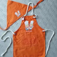 オレンジの子供用エプロンと三角巾セット