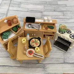 シルバニア　料理セット　ダイニングテーブル　食器棚　キッチン　テーブル　イス