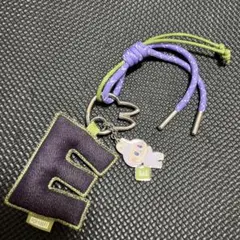 ラブブPOP MART 紫色のE型キーホルダー