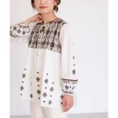 美品　SLOBE IENA インド刺繍　長袖ブラウス ホワイト×ブラウンのサムネイル