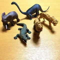 恐竜　動物　フィギュア5体 ゾウ　トラ　ライオン　ワニ　恐竜