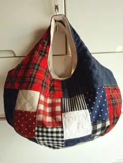赤タータンチエックチエックパッチワーク　ころりん丸底グラニーバッグ　ハンドメイド