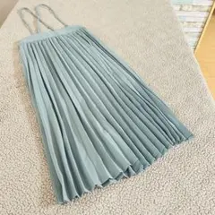 極美品 春夏♥︎GU♥︎プリーツロングスカート【M】薄緑　肩紐調整　ゴム さらさら