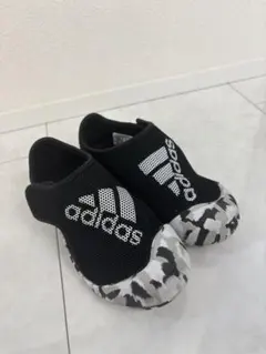 adidas キッズシューズ ブラック/カモフラージュ アディダス　サンダル