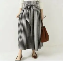 タグ付新品★ヴェルメイユパーイエナ　ストライプタックスカート　サイズ36のサムネイル