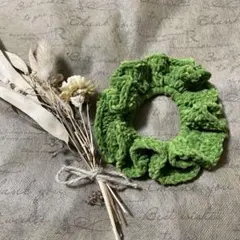 フリルデザイン グリーン シュシュ