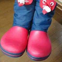 Crocs 赤と紺のブーツ