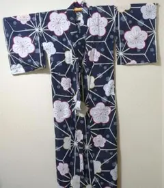 ③　リユース　おび工房　梅柄紺色浴衣 　フリーサイズ