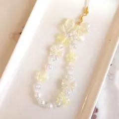 【No.117】ビーズストラップ ラメ黄色 花 リボン