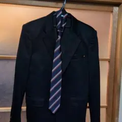 165cm 黒のスーツとストライプネクタイ