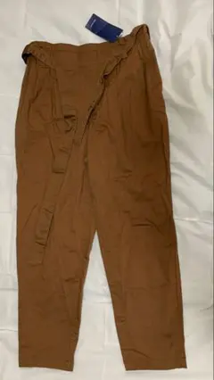 テーパードパンツ