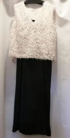 新品未使用タグなし☆グレディブリリアン ☆ フリンジVネックベスト　ホワイト