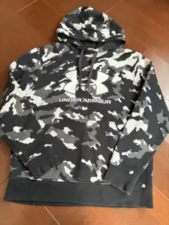 アンダーアーマー　裏起毛　迷彩柄フーディ　パーカー