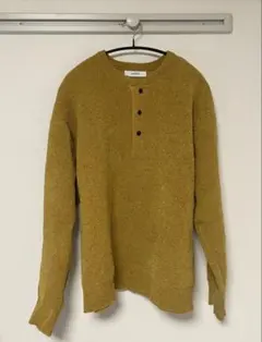 【INHERIT】 ボタン付きヘンリーネックニット