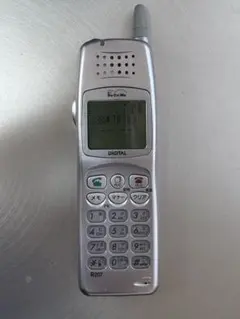 DoCoMo R207 携帯電話 本体　ガラケー　ドコモ