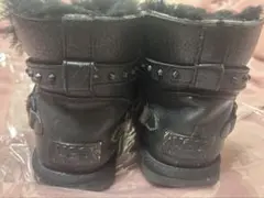 UGG スタッズ付き ブラックムートンブーツ