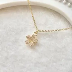 No.1833 ハンドメイド　煌めく小さな桜のネックレス