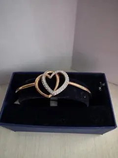 スワロフスキー　ダブルハートゴールドブレスレット