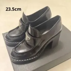 PRADA プラダ トライアングルロゴ ハイヒール ローファー ブラックのサムネイル