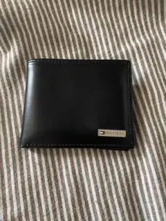 ブラックレザー二つ折り財布