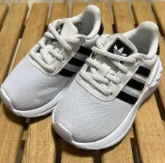 adidas（アディダス）スニーカー 12㎝